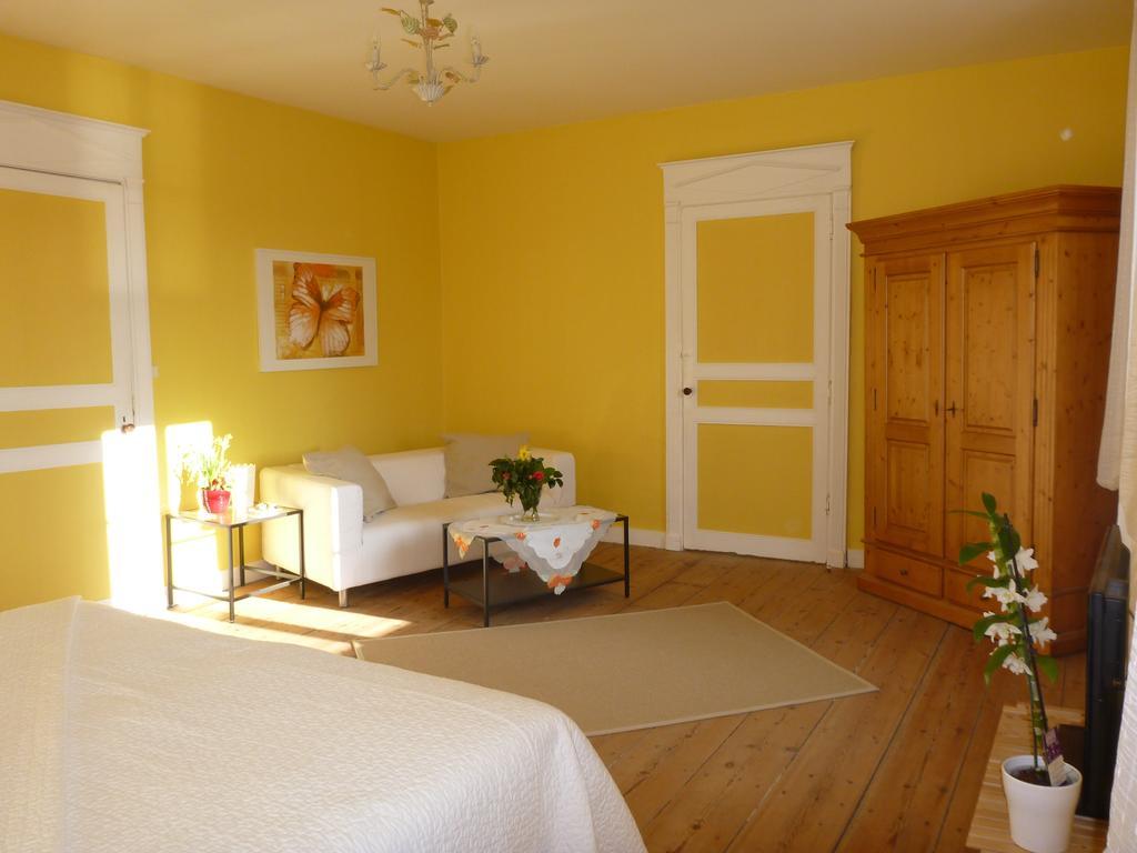 Bed and Breakfast Domaine Du Papillon Lesparre-Médoc Habitación foto