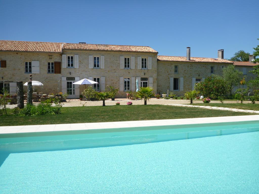 Bed and Breakfast Domaine Du Papillon Lesparre-Médoc Exterior foto