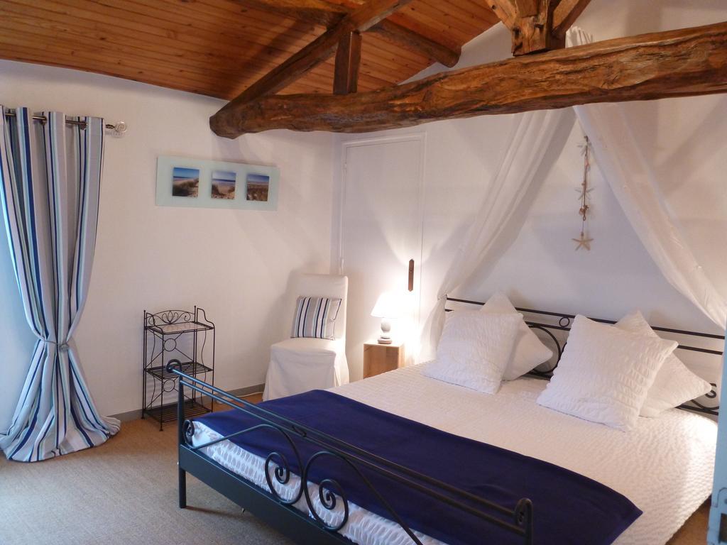 Bed and Breakfast Domaine Du Papillon Lesparre-Médoc Exterior foto